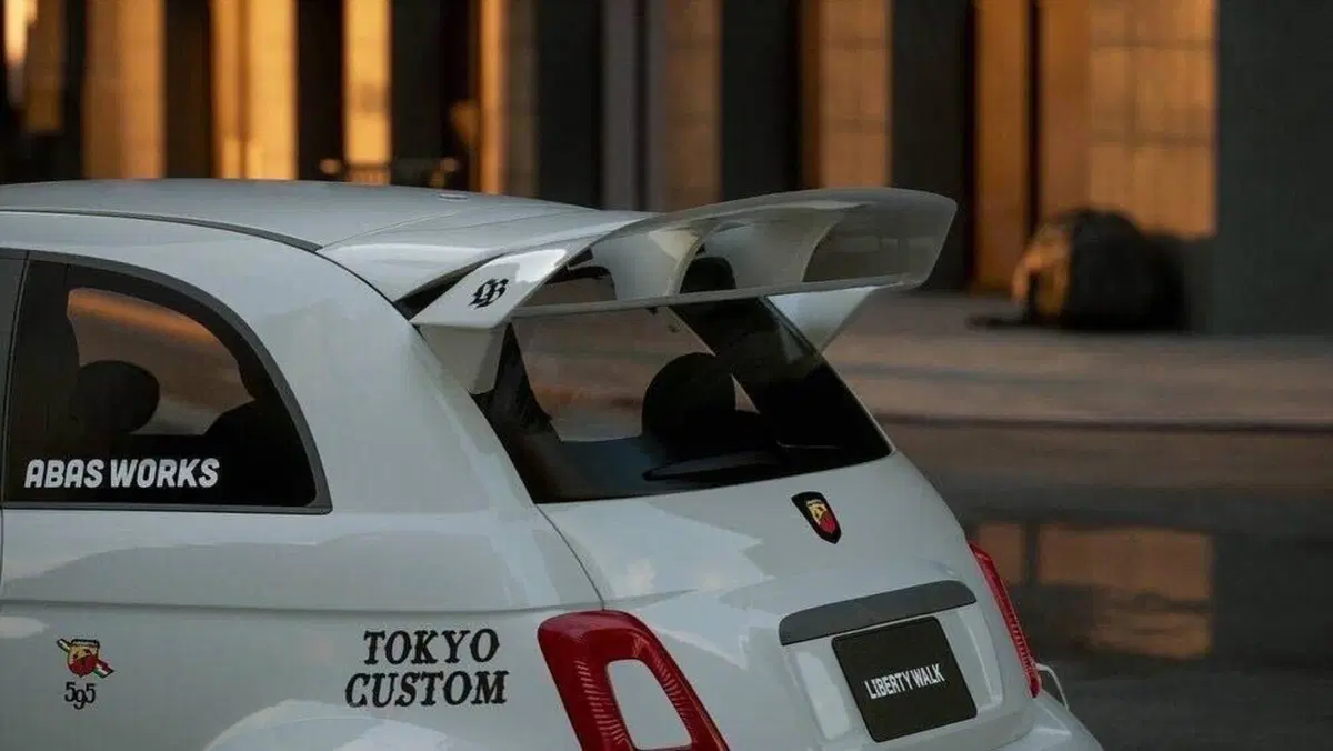 Abarth 595: il tuning di Liberty Walk per Tokyo 2024 (3)