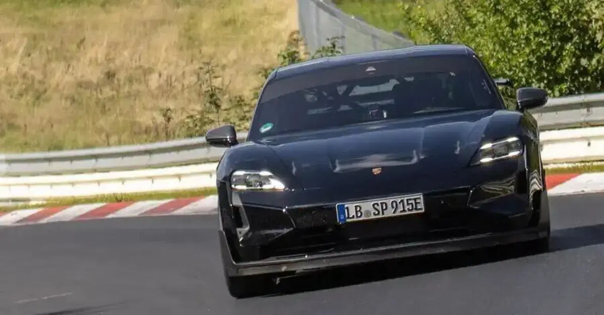 Porsche batte Tesla Model S Plaid al Nurburgring in 7 minuti e 7 secondi