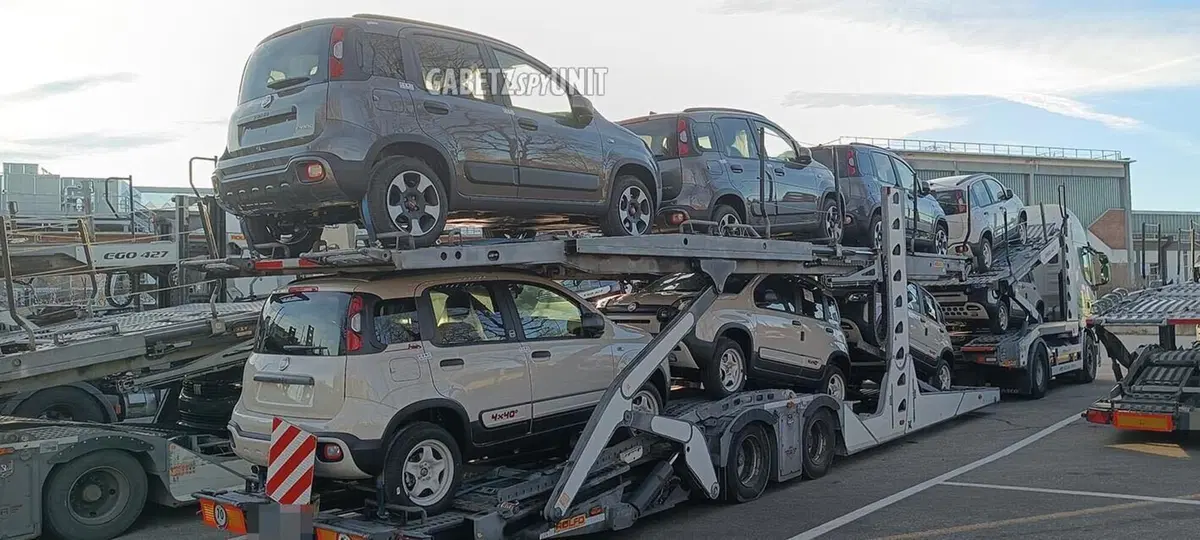 Fiat Panda 4x40 anniversario, arrivano le prime unità [Foto Spia] (9)
