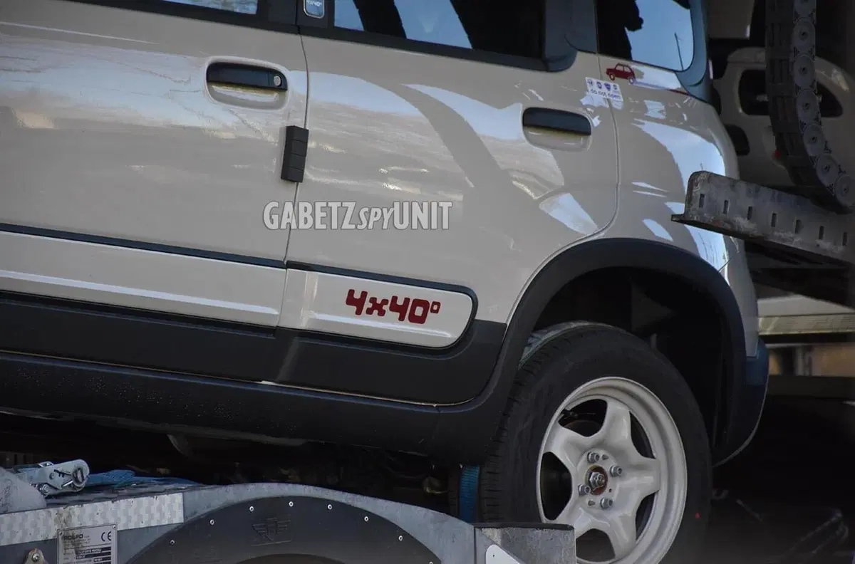 Fiat Panda 4x40 anniversario, arrivano le prime unità [Foto Spia] (7)