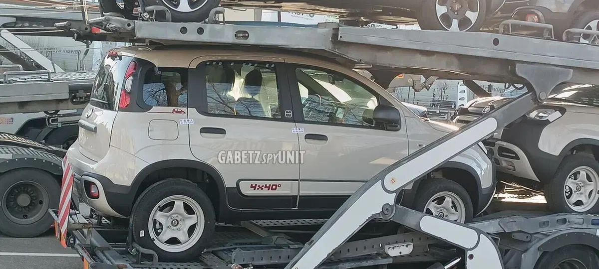 Fiat Panda 4x40 anniversario, arrivano le prime unità [Foto Spia] (10)