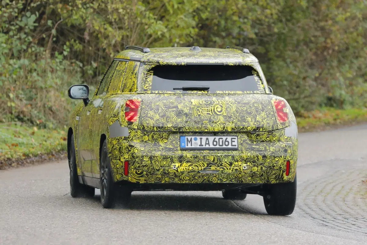 Mini Aceman: dal concept al prototipo, eccola su strada [Foto Spia] (5)
