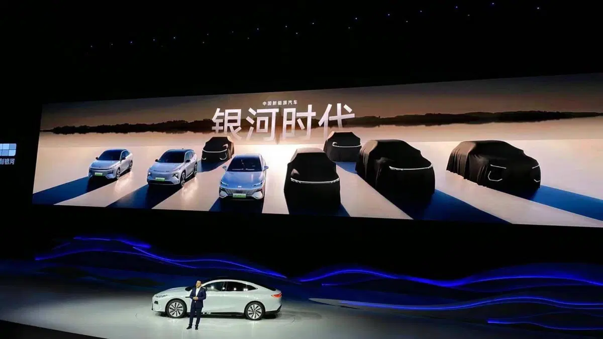 Geely Galaxy E8: i cavalli di una Porsche da 22.600 euro (2)