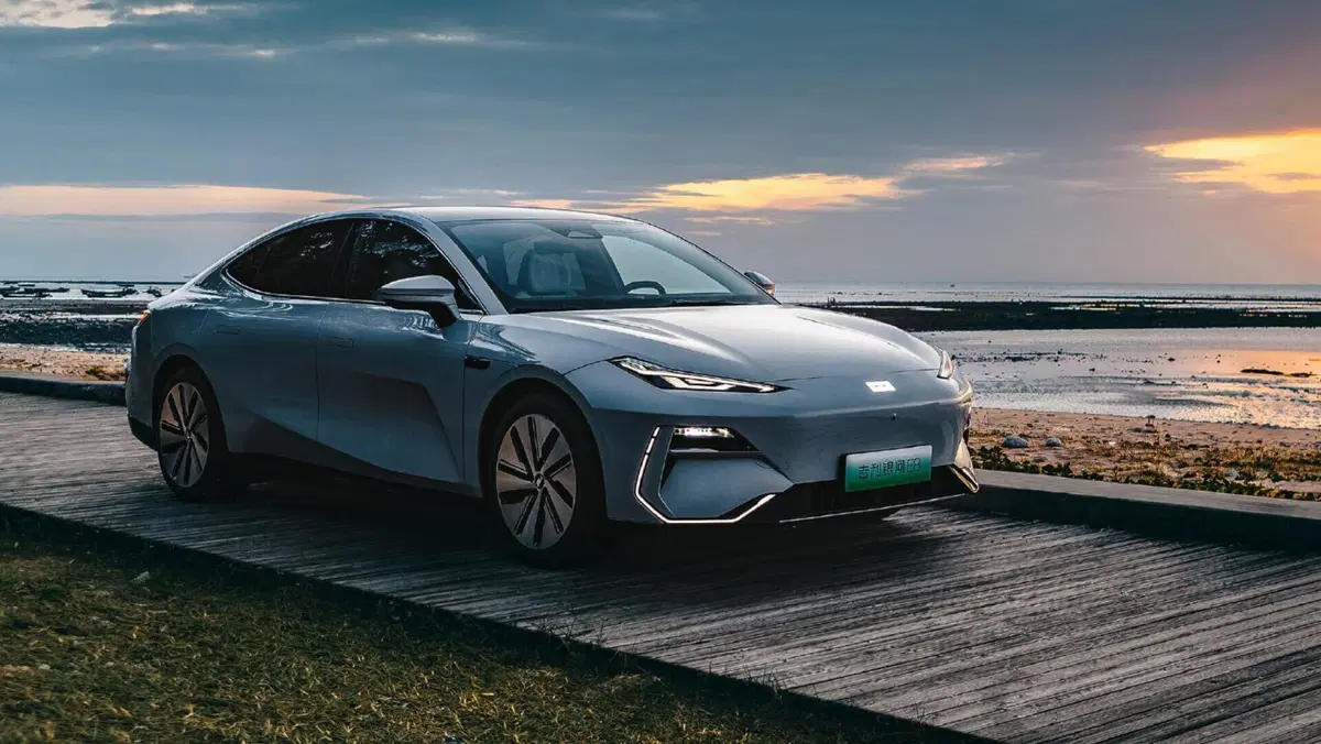 Geely Galaxy E8: i cavalli di una Porsche da 22.600 euro (3)