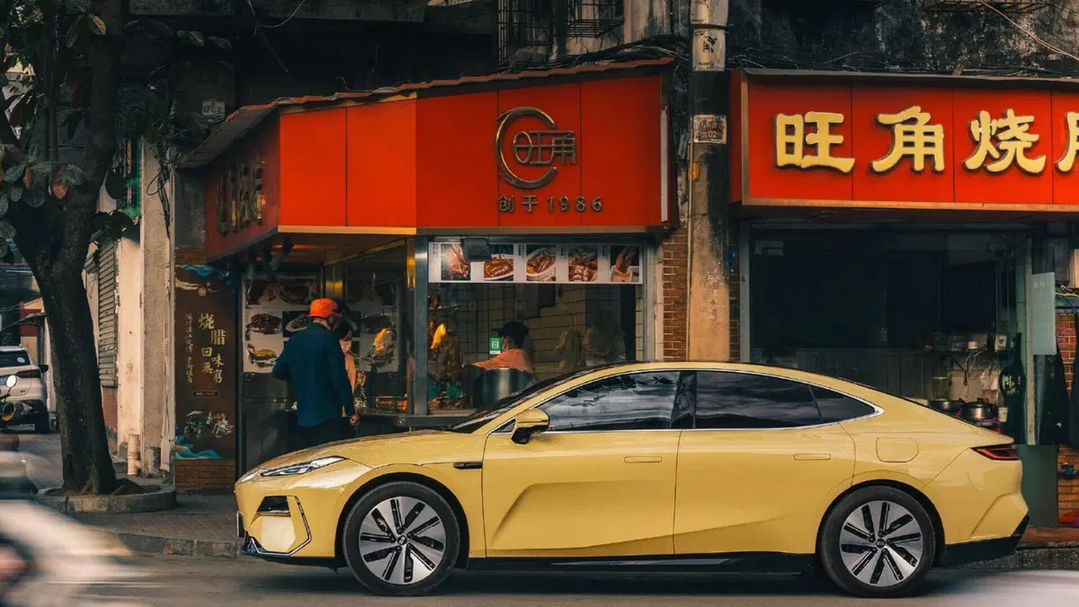 Geely Galaxy E8: i cavalli di una Porsche da 22.600 euro (5)