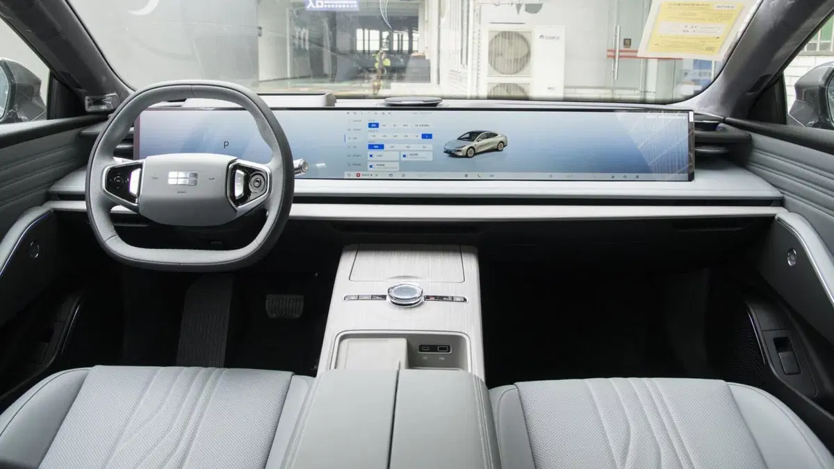 Geely Galaxy E8: i cavalli di una Porsche da 22.600 euro (7)