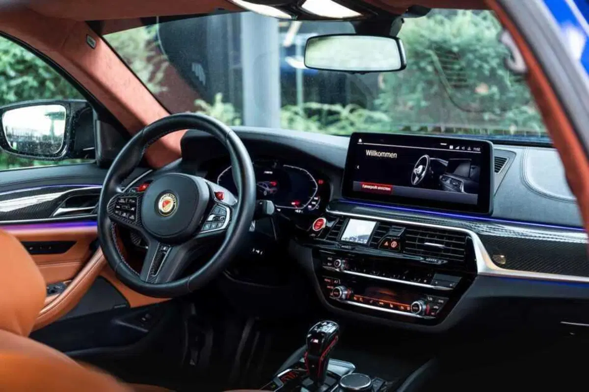 Non c'è una BMW più potente: la M5 di Manhart ha 930 CV (4)