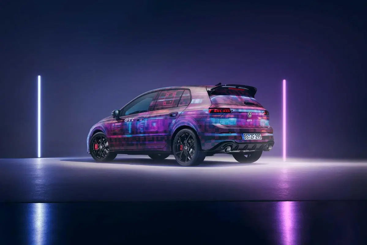 Volkswagen Golf GTI: ecco la concept al CES 2024, addio cambio manuale (2)