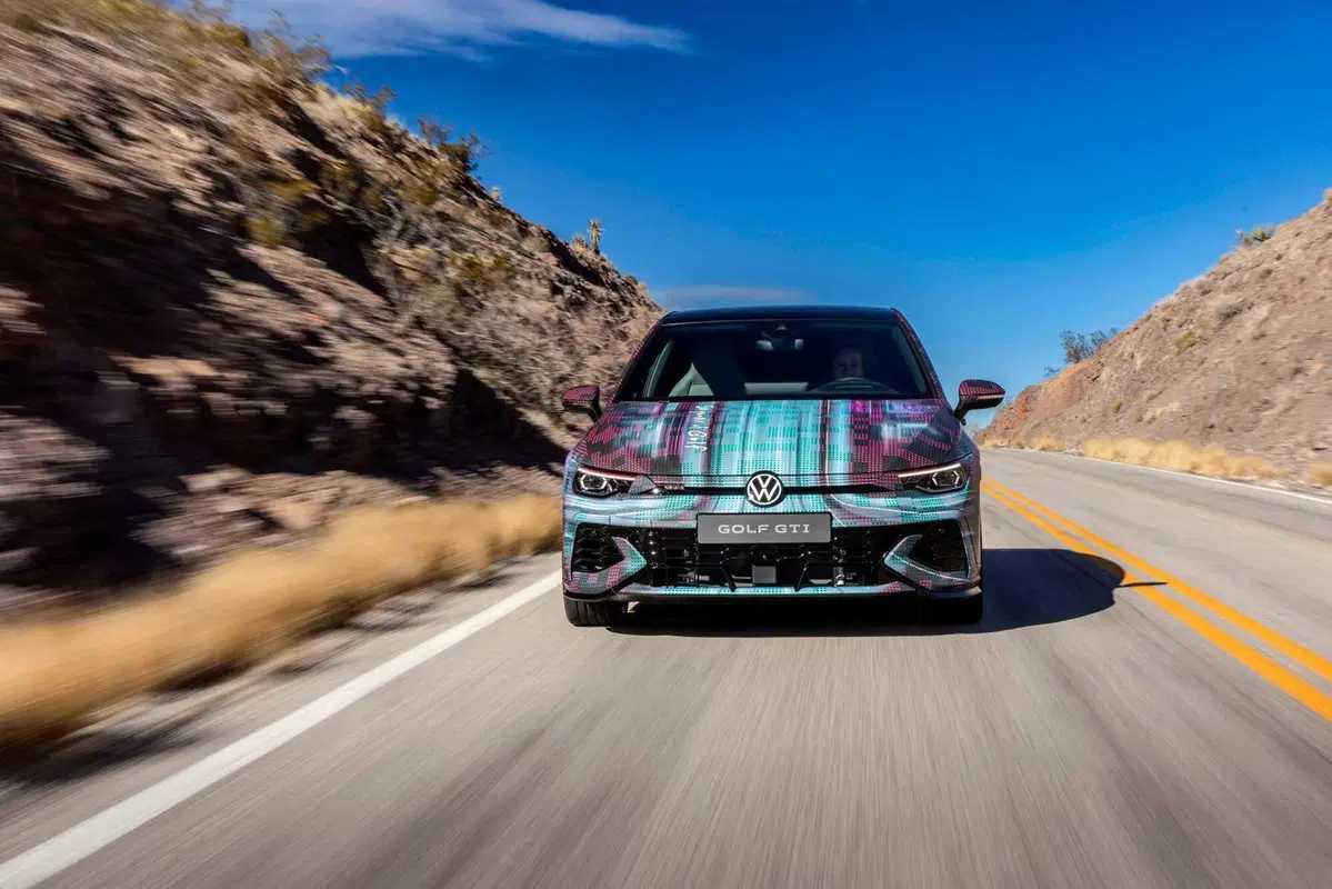 Volkswagen Golf GTI: ecco la concept al CES 2024, addio cambio manuale (6)