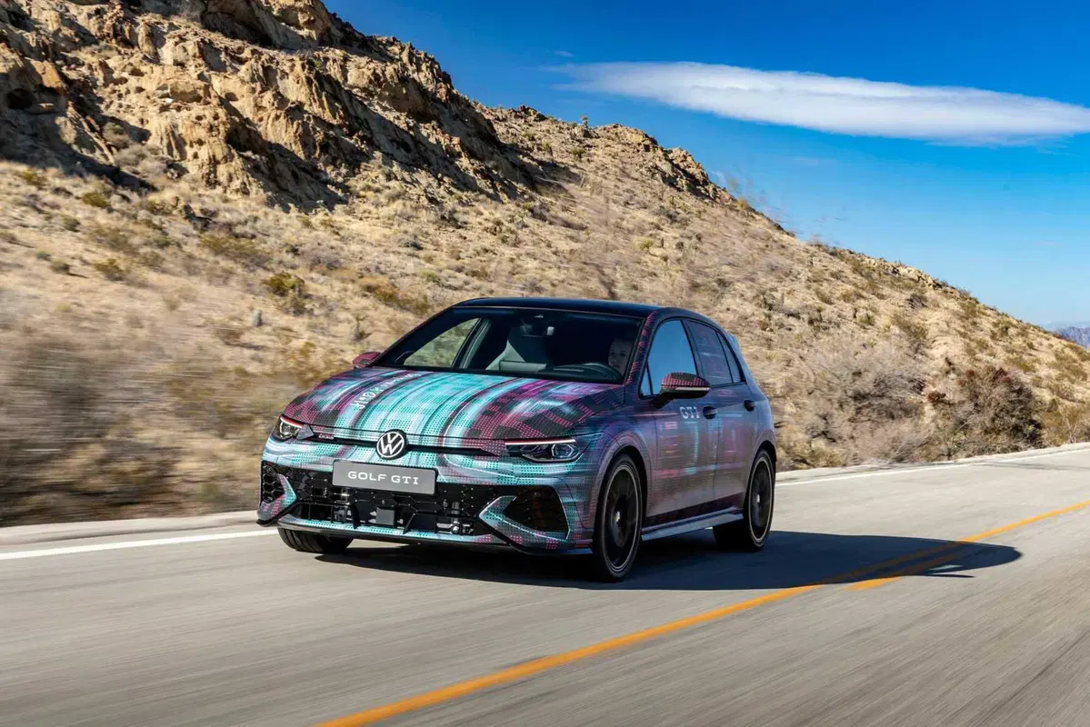 Volkswagen Golf GTI: ecco la concept al CES 2024, addio cambio manuale (7)
