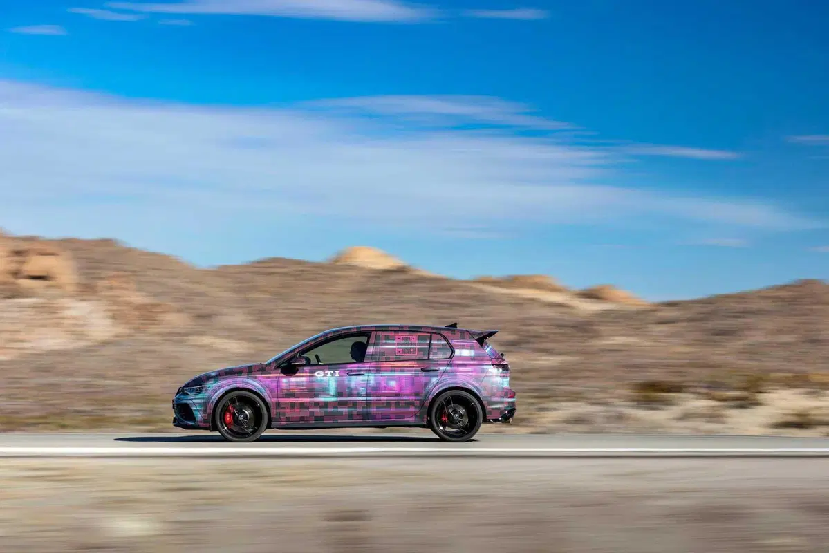 Volkswagen Golf GTI: ecco la concept al CES 2024, addio cambio manuale (8)