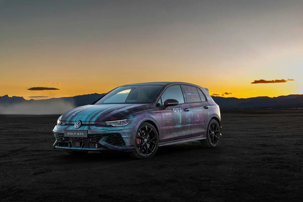 Volkswagen Golf GTI: ecco la concept al CES 2024, addio cambio manuale (10)