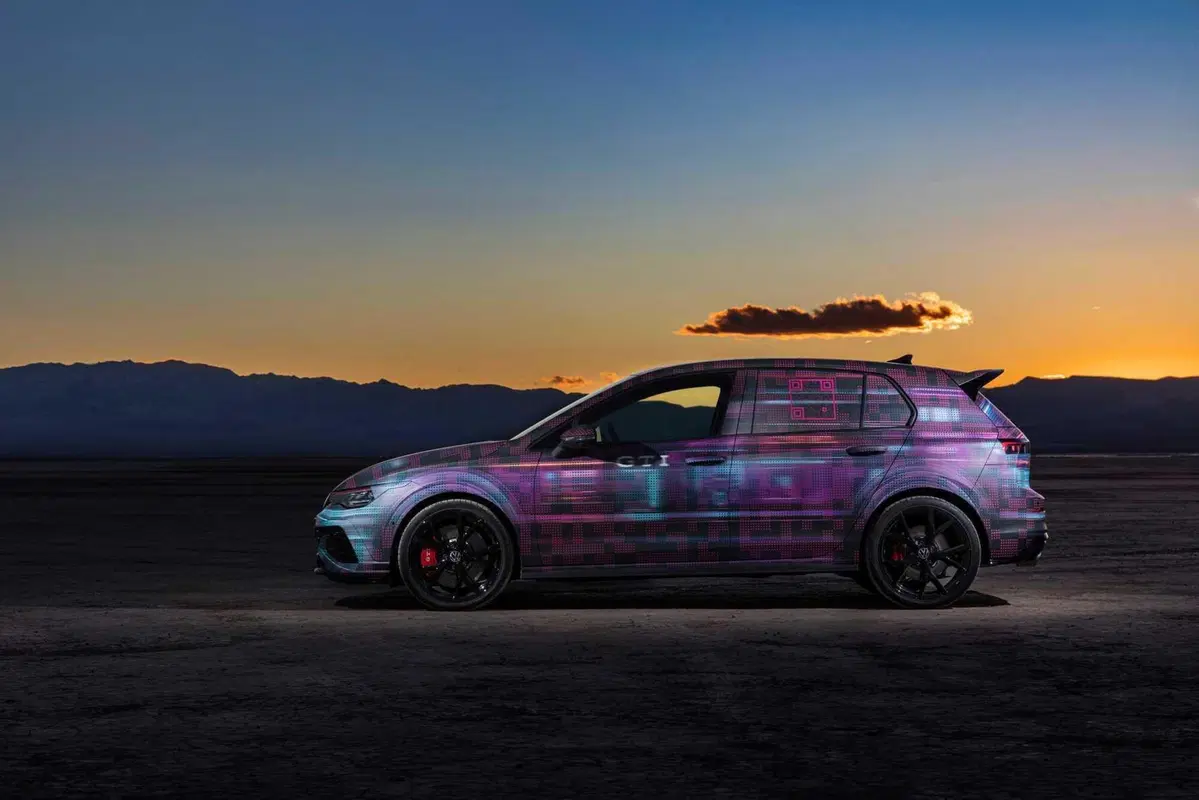 Volkswagen Golf GTI: ecco la concept al CES 2024, addio cambio manuale (11)