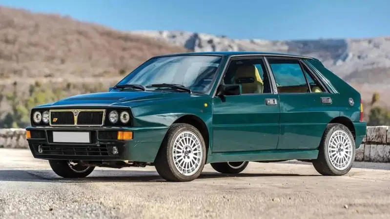 Una Lancia Delta Integrale Verde York