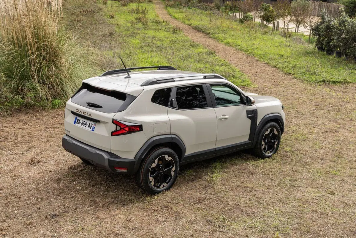 Dacia Duster 2024, ecco il listino: si parte da 19.700 euro (2)