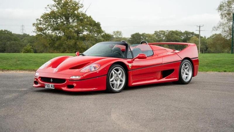 Una Ferrari F50 con 20 mila km a 355.000 euro: averla comprata allora...