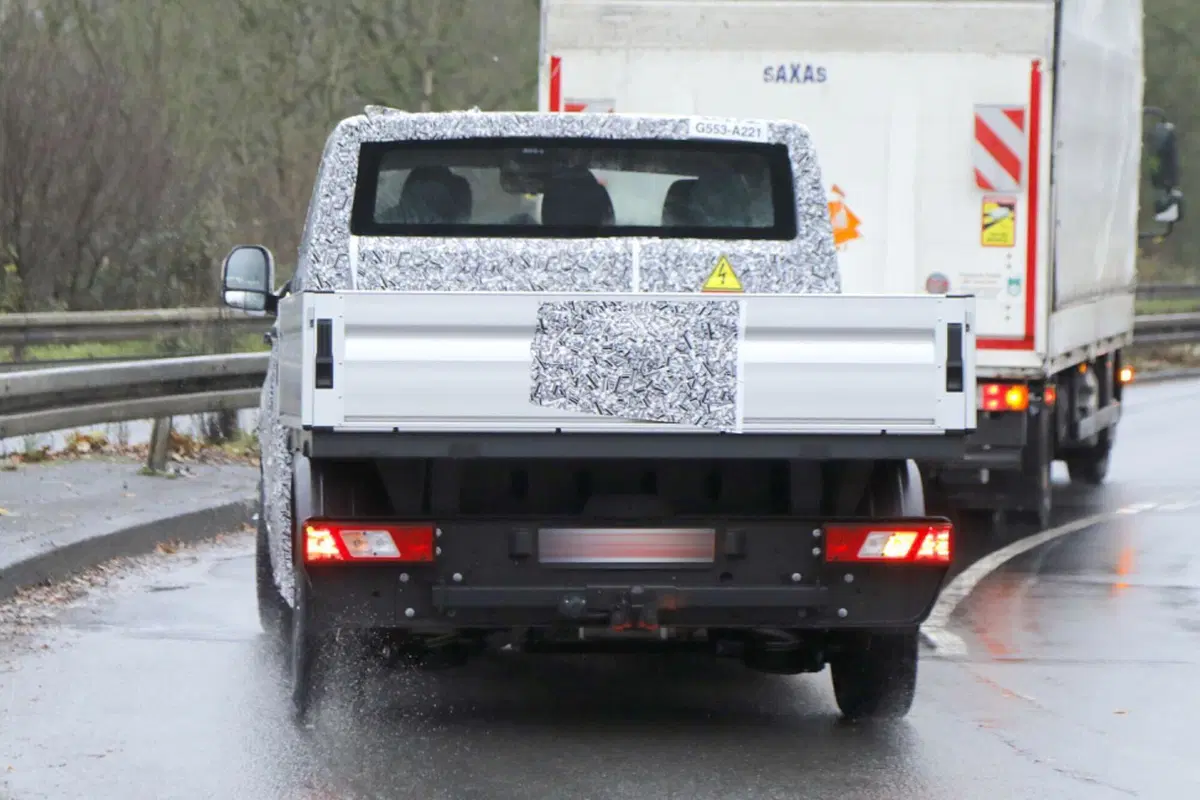 Volkswagen Transporter, sarà diesel, ibrido e 100% elettrico [Foto Spia] (9)