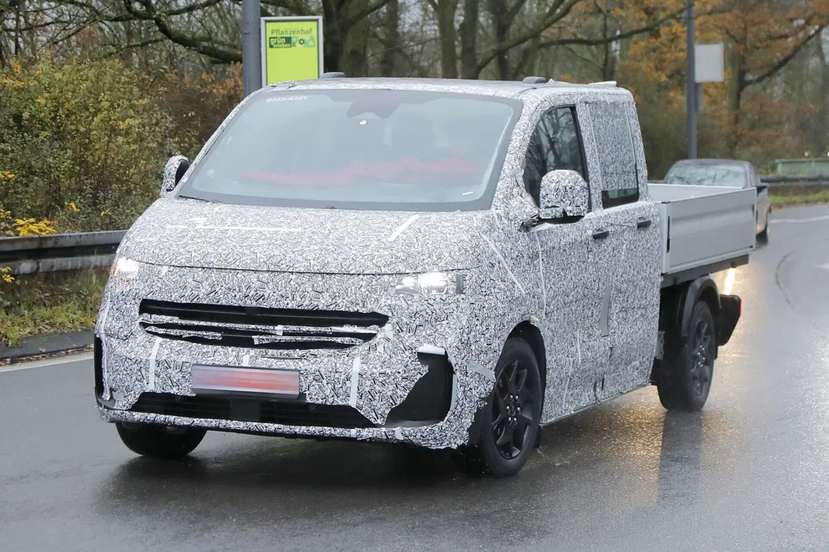 Volkswagen Transporter, sarà diesel, ibrido e 100% elettrico [Foto Spia] (3)