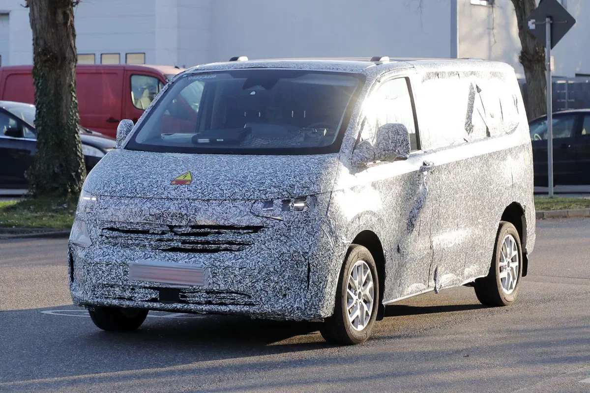 Volkswagen Transporter, sarà diesel, ibrido e 100% elettrico [Foto Spia] (2)