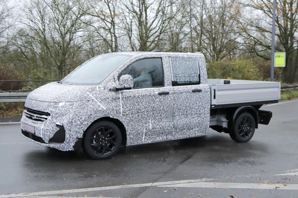 Volkswagen Transporter, sarà diesel, ibrido e 100% elettrico [Foto Spia] (4)