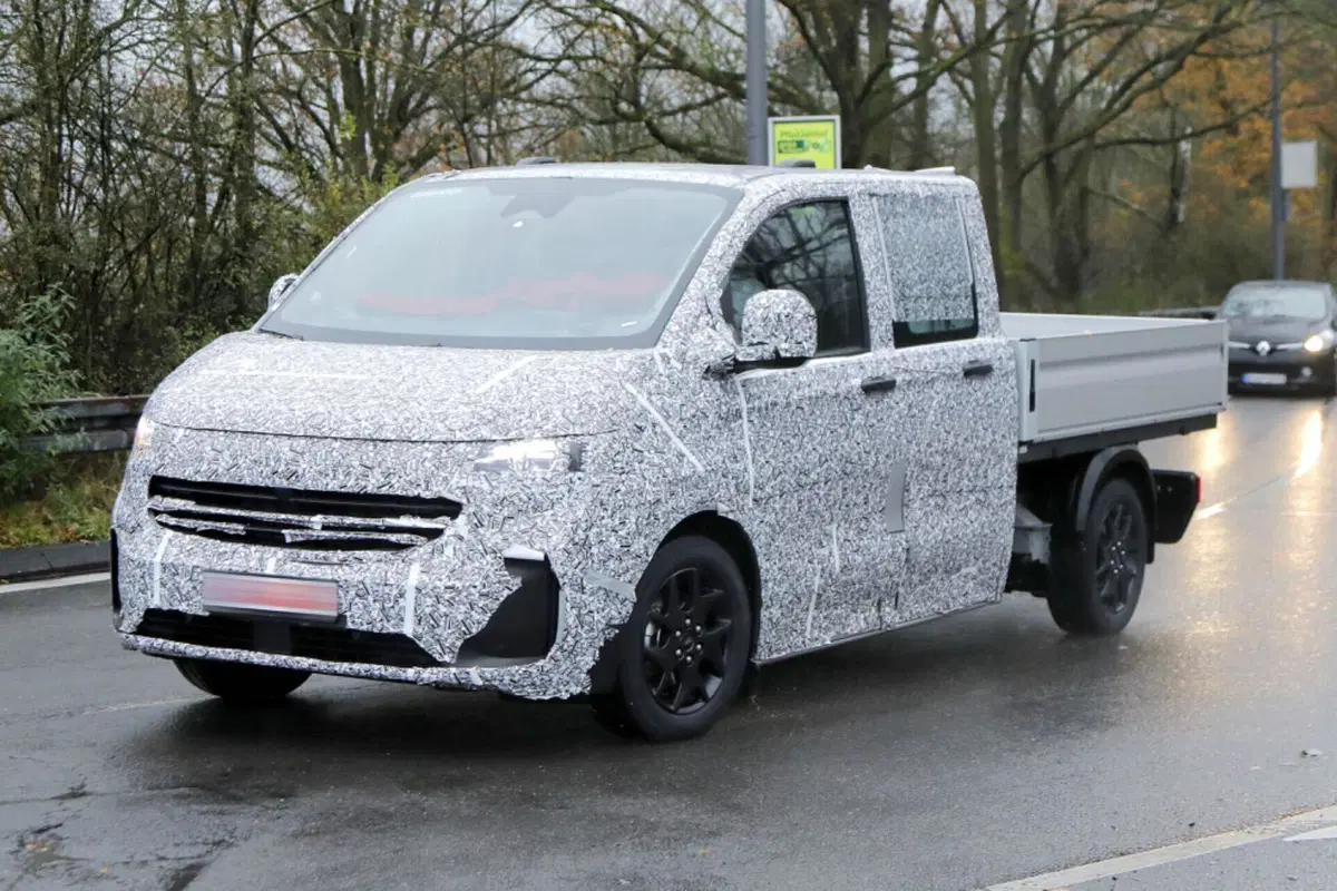 Volkswagen Transporter, sarà diesel, ibrido e 100% elettrico [Foto Spia] (8)