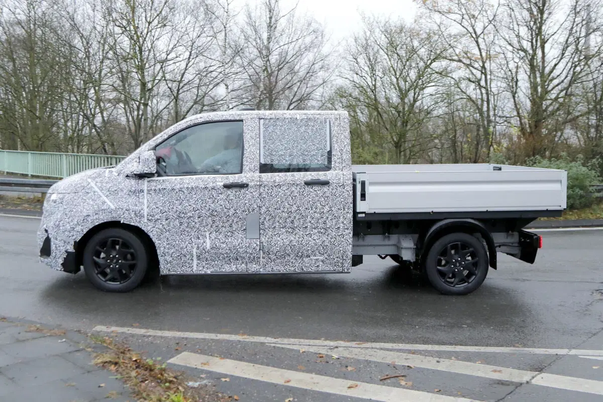 Volkswagen Transporter, sarà diesel, ibrido e 100% elettrico [Foto Spia] (10)