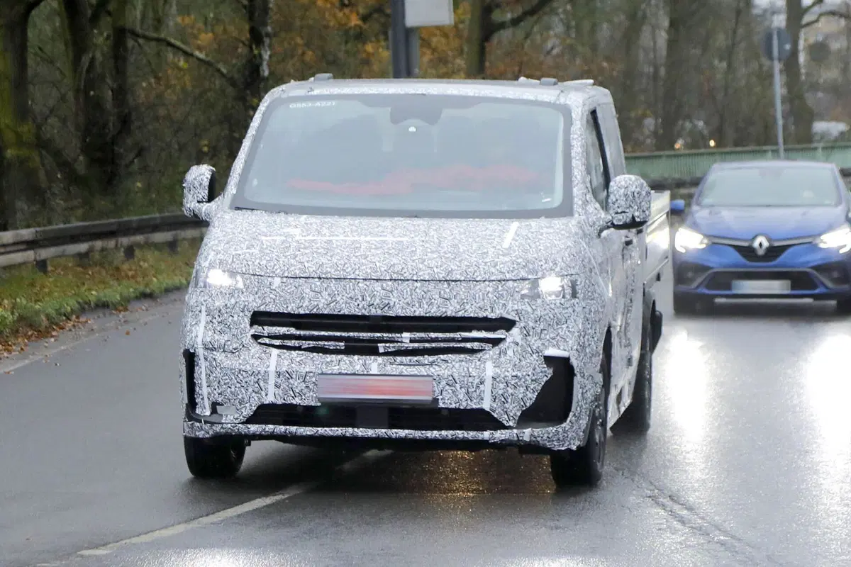 Volkswagen Transporter, sarà diesel, ibrido e 100% elettrico [Foto Spia] (11)