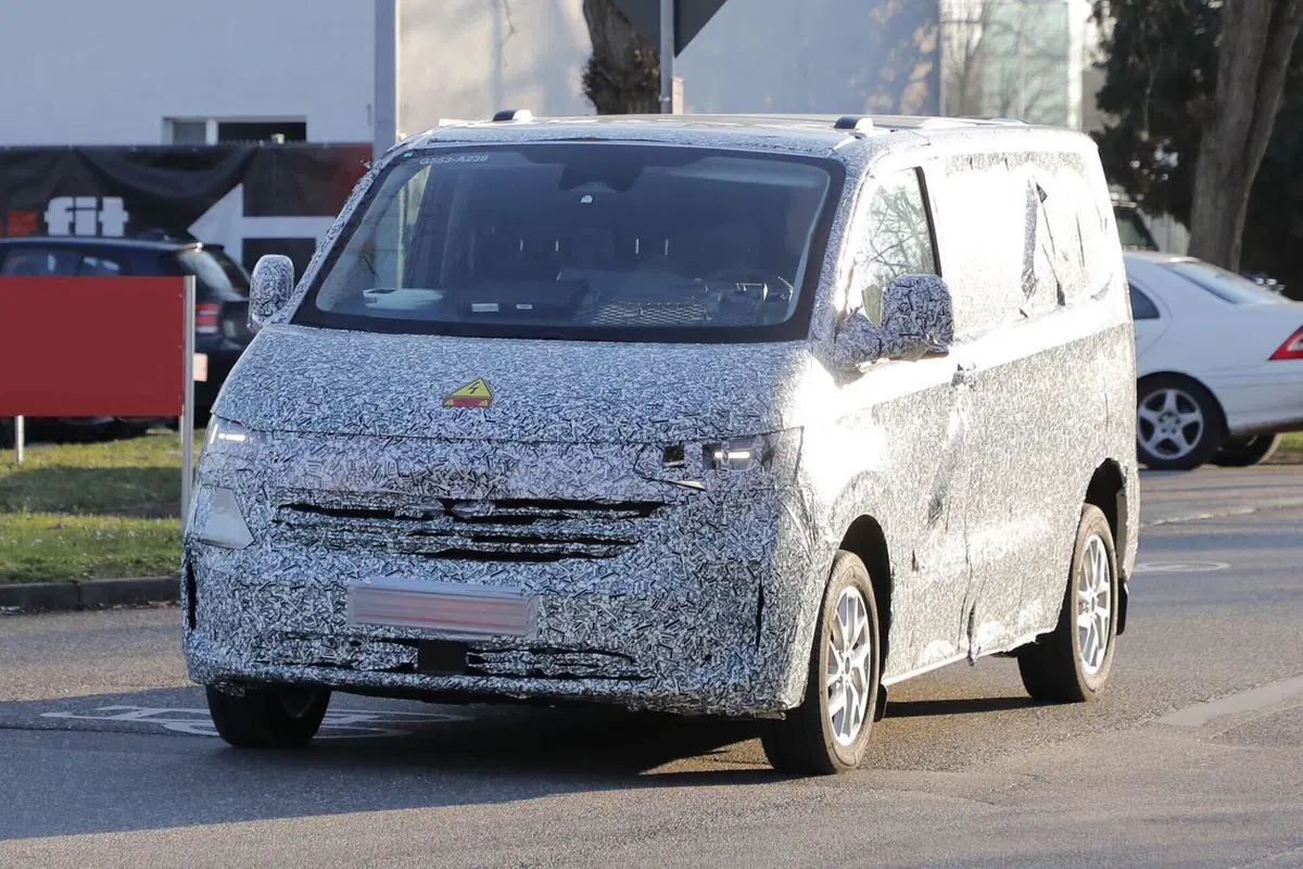 Volkswagen Transporter, sarà diesel, ibrido e 100% elettrico [Foto Spia] (12)