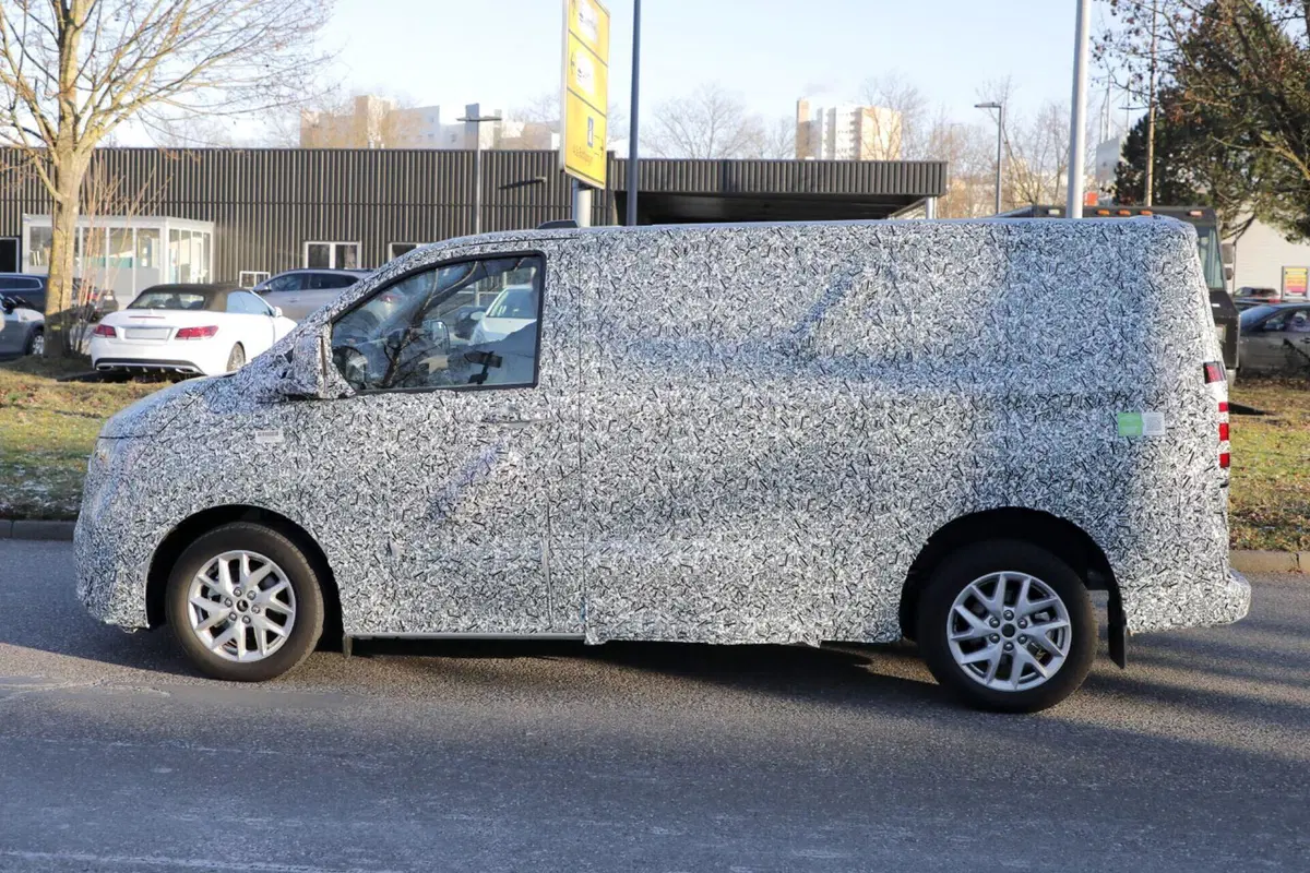 Volkswagen Transporter, sarà diesel, ibrido e 100% elettrico [Foto Spia] (14)