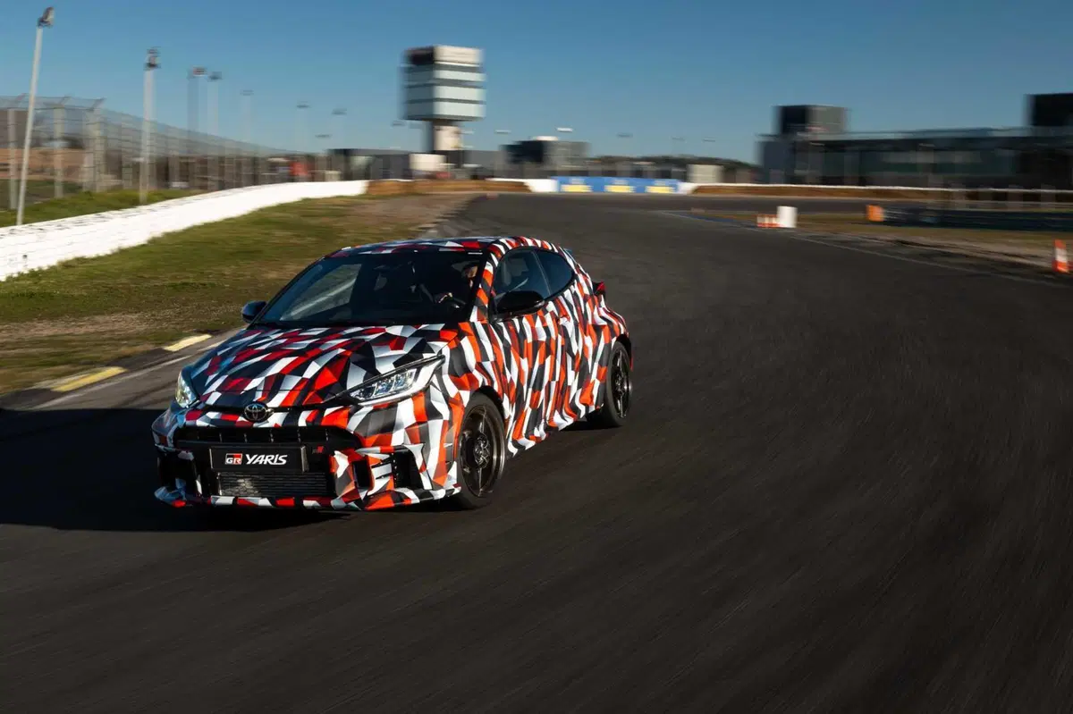 Toyota GR Yaris 2024: nuovo cambio e il godimento è totale! [VIDEO] (8)