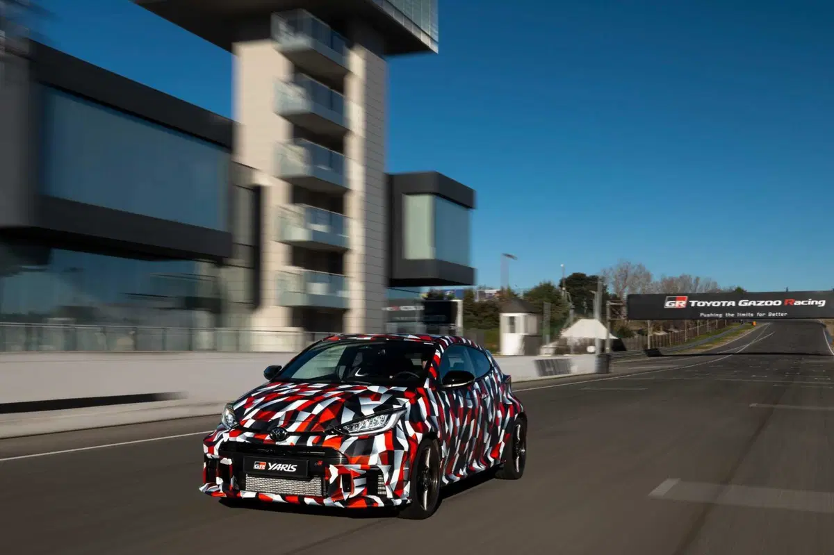 Toyota GR Yaris 2024: nuovo cambio e il godimento è totale! [VIDEO] (9)