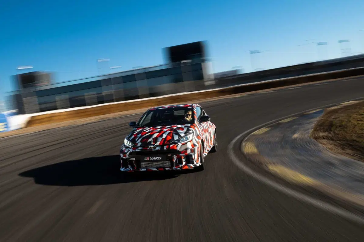 Toyota GR Yaris 2024: nuovo cambio e il godimento è totale! [VIDEO] (10)