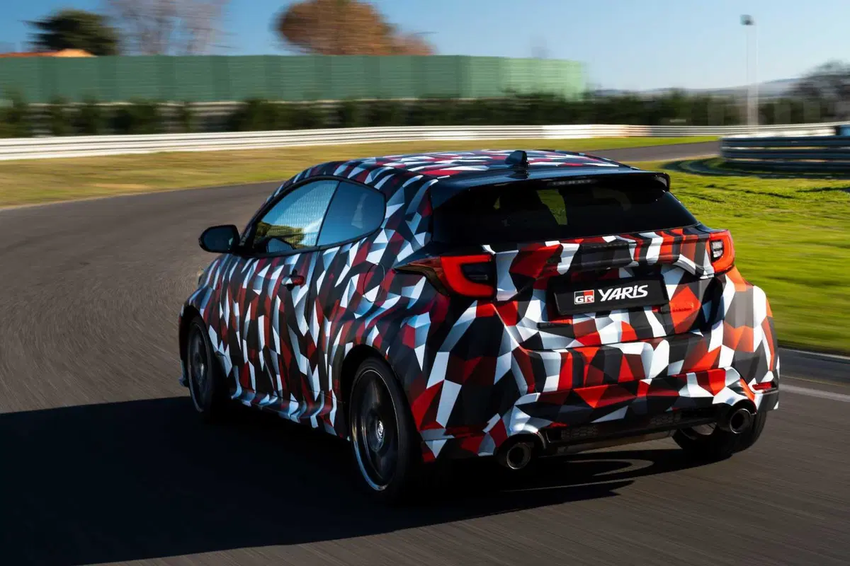 Toyota GR Yaris 2024: nuovo cambio e il godimento è totale! [VIDEO] (11)