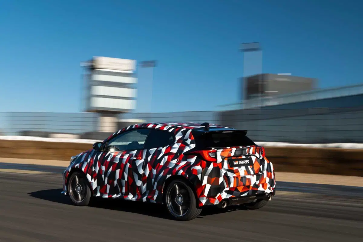 Toyota GR Yaris 2024: nuovo cambio e il godimento è totale! [VIDEO] (12)