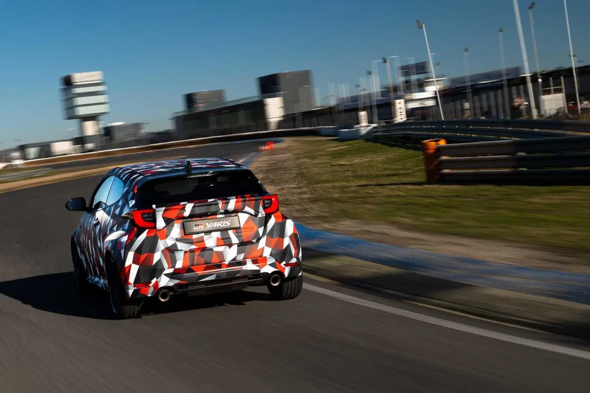 Toyota GR Yaris 2024: nuovo cambio e il godimento è totale! [VIDEO] (14)