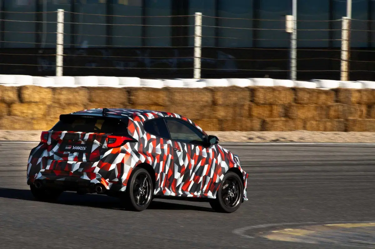 Toyota GR Yaris 2024: nuovo cambio e il godimento è totale! [VIDEO] (21)