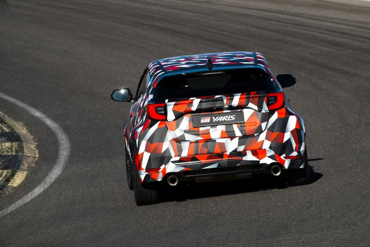 Toyota GR Yaris 2024: nuovo cambio e il godimento è totale! [VIDEO] (26)