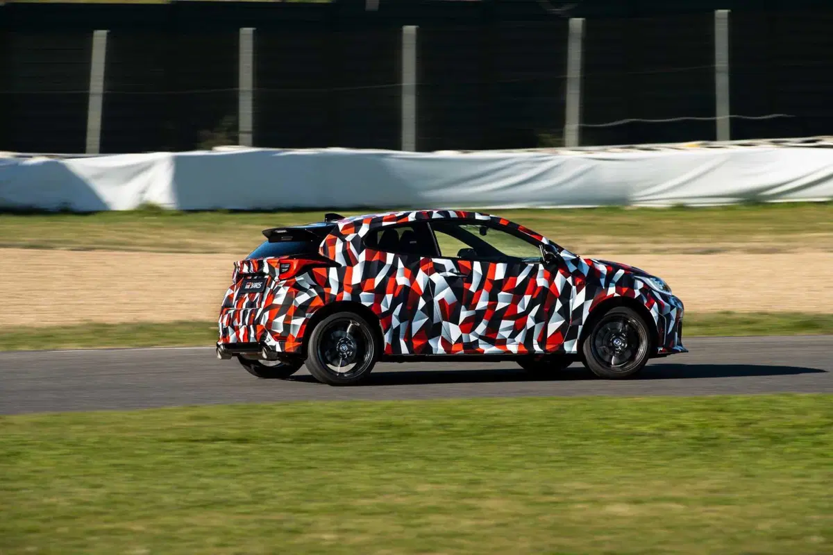 Toyota GR Yaris 2024: nuovo cambio e il godimento è totale! [VIDEO] (29)