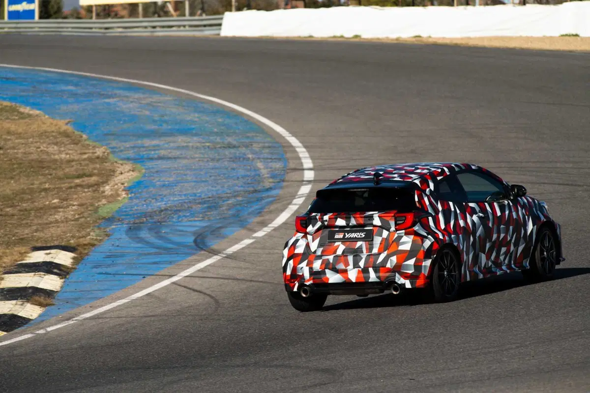 Toyota GR Yaris 2024: nuovo cambio e il godimento è totale! [VIDEO] (33)