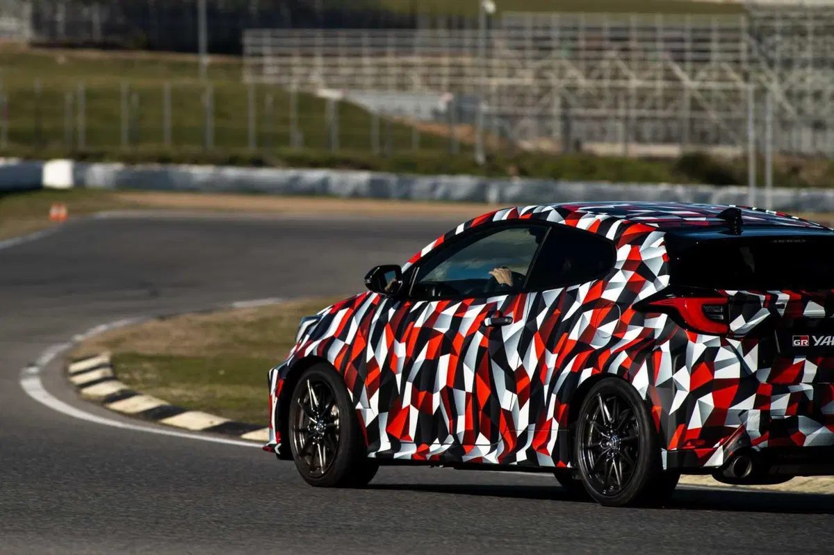 Toyota GR Yaris 2024: nuovo cambio e il godimento è totale! [VIDEO] (38)