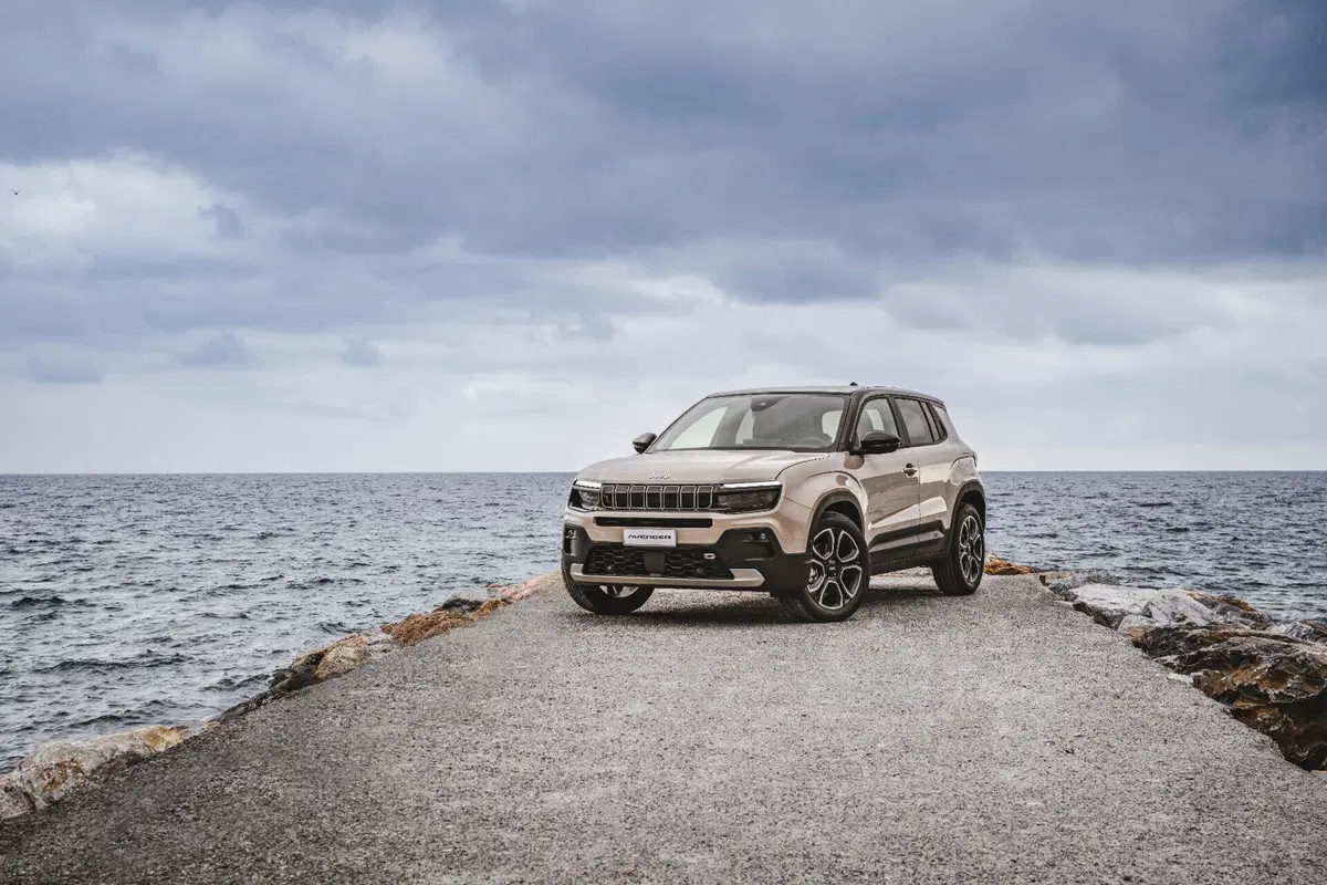 Jeep Avenger: motorizzazioni, allestimenti, optional e prezzi. Guida all’acquisto (2)