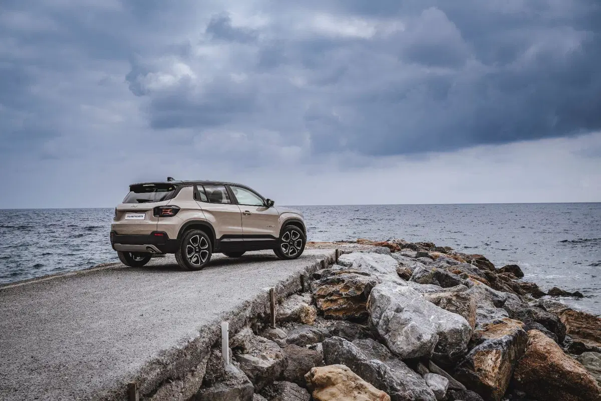 Jeep Avenger: motorizzazioni, allestimenti, optional e prezzi. Guida all’acquisto (3)