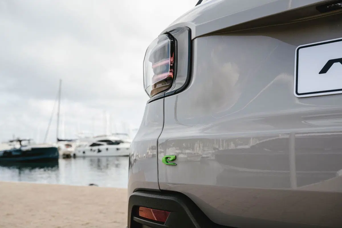 Jeep Avenger: motorizzazioni, allestimenti, optional e prezzi. Guida all’acquisto (9)