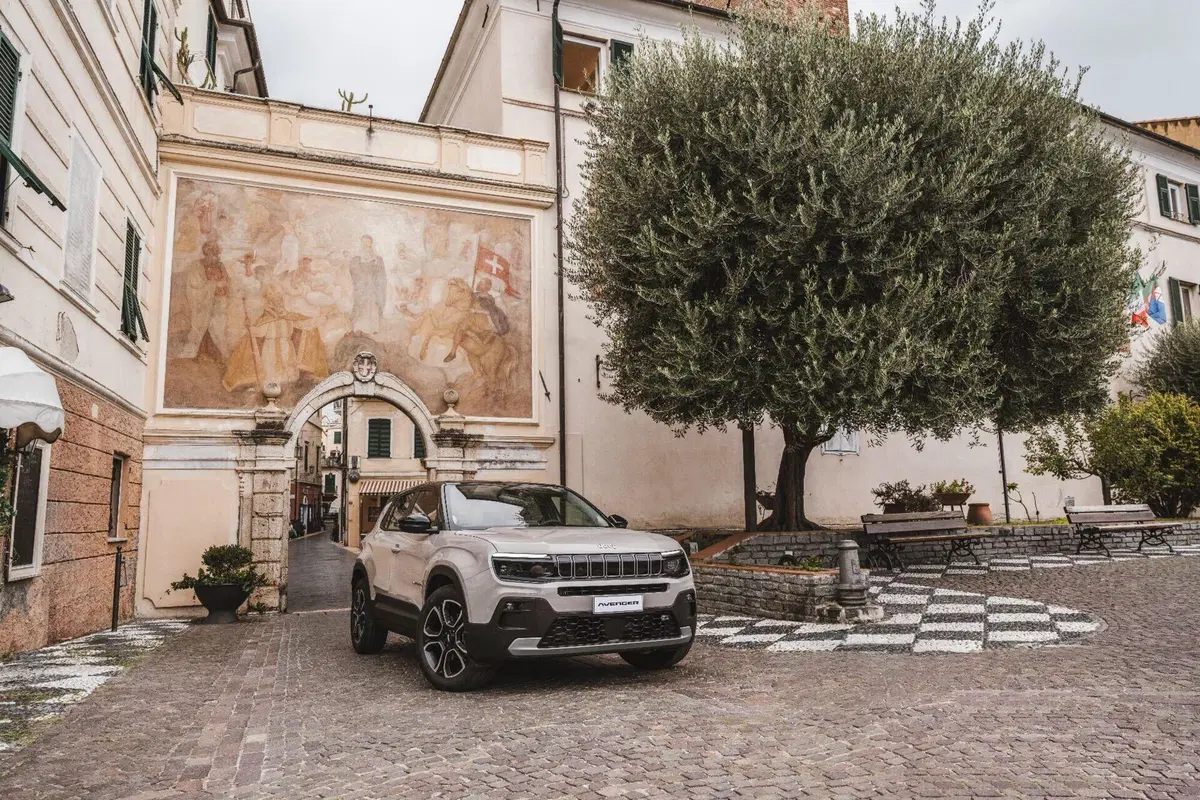 Jeep Avenger: motorizzazioni, allestimenti, optional e prezzi. Guida all’acquisto (26)