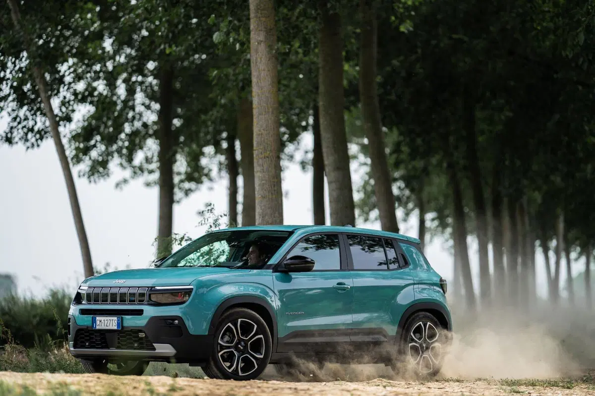 Jeep Avenger: motorizzazioni, allestimenti, optional e prezzi. Guida all’acquisto (27)
