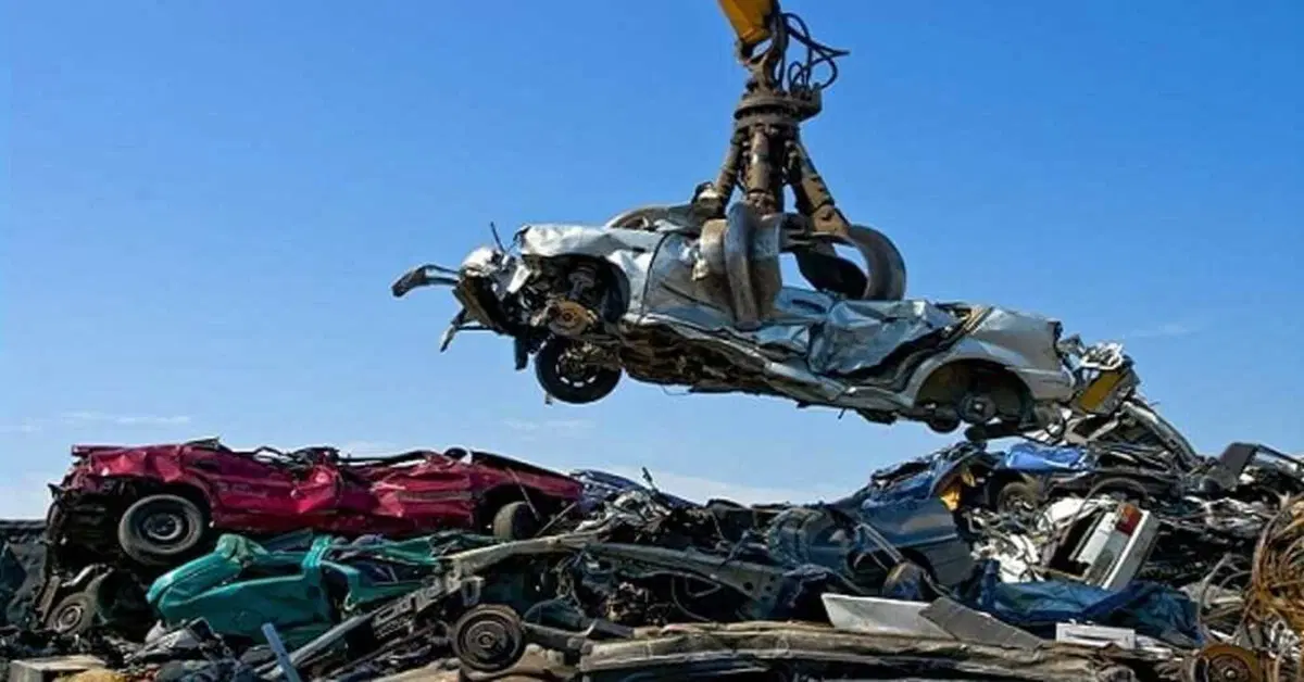 Hai l'auto vecchia? Bruxelles ti obbliga a rottamarla, proposta indecente