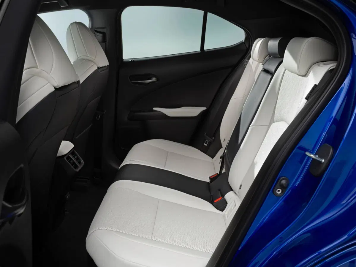 Nuova Lexus UX 2024: più potenza al posteriore (8)