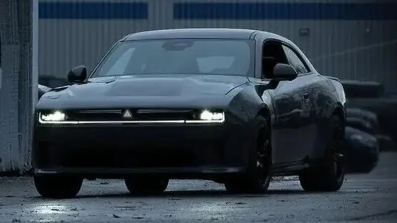 Dodge Charger Daytona SRT: prime foto della elettrica, ma forse arriva l'Uragano...   