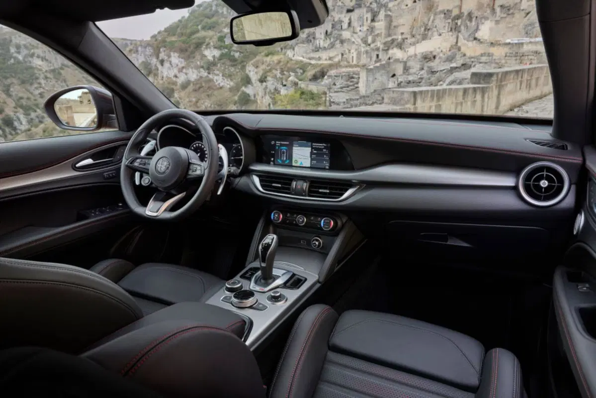 Alfa Romeo Tributo Italiano: Giulia, Stelvio e Tonale in serie speciale da 350 euro al mese (450 per le 'Giorgio') (7)
