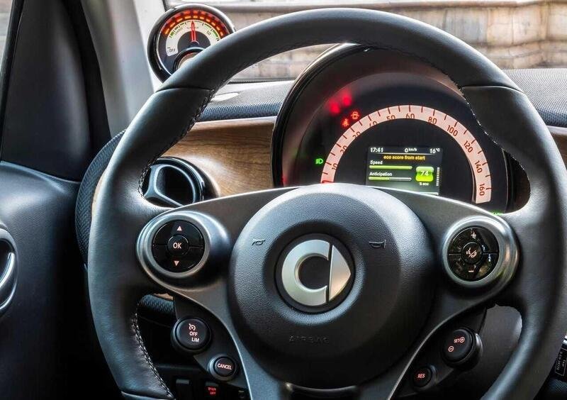 smart fortwo (2014-->>) (12)